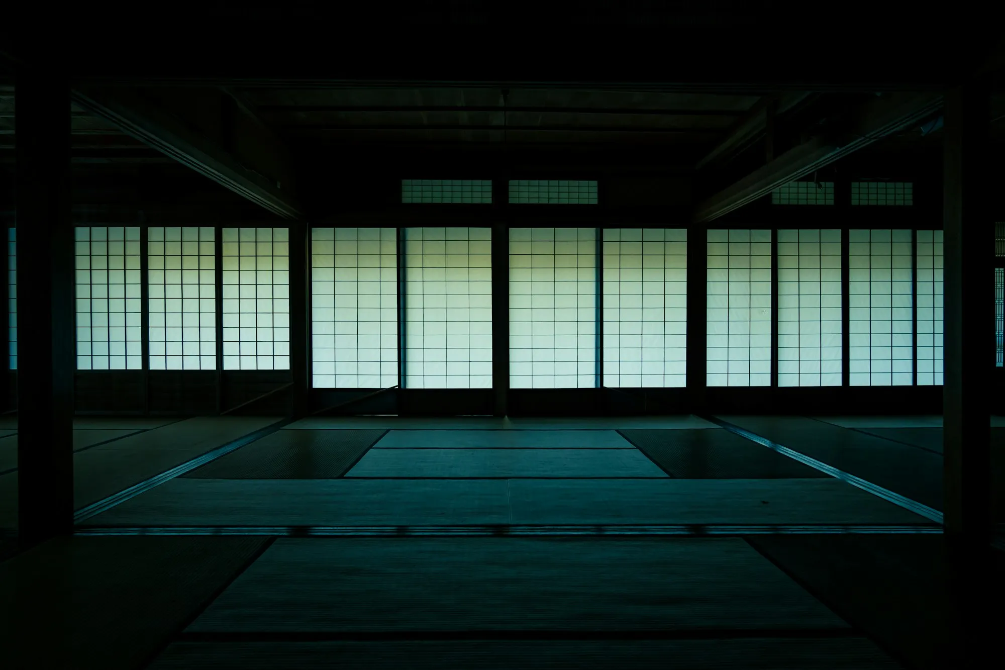 Japon iç mekânı, tatami ve alçak masa